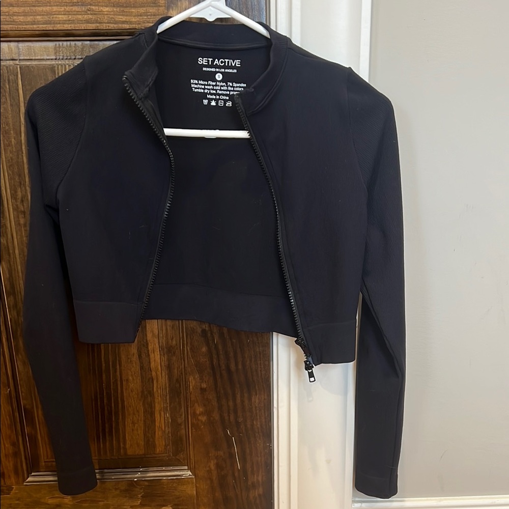 SET Active Black Blazer with Cropped Fit and Long Sleeves